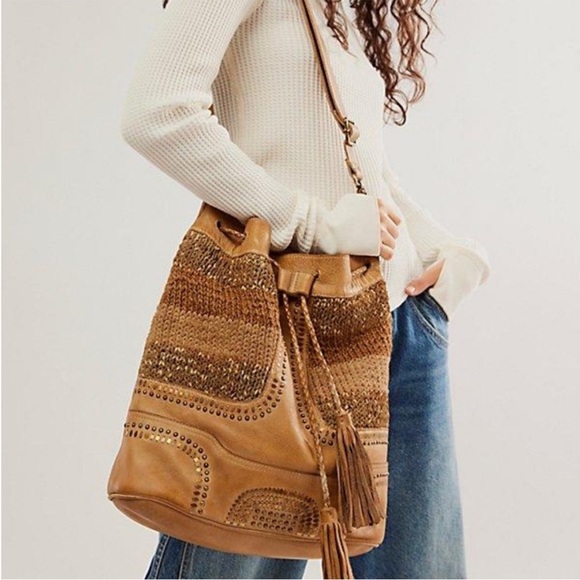 Free People Balera Del Mar Bucket Bag in Caramel NWT - Picture 2 of 10
